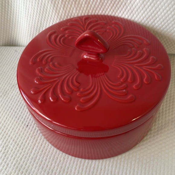 Chantal Red Talavera 1.5 qt Stoneware Bakeware. - Picture 1 of 7